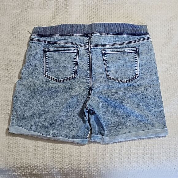 Arizona Girls Denim Light Wash Shorts, Elastic Waist, Size 20  1/2 - Picture 2 of 4